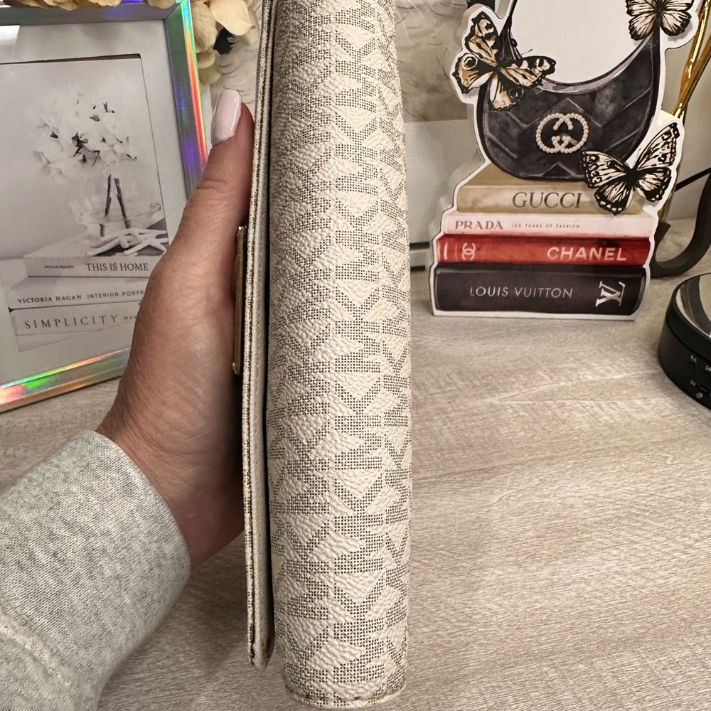 Michael Kors Gray Long Wallet EUC - Picture 6 of 9